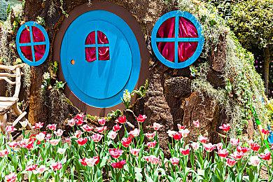 大阪环球影城任天堂世界景区物体跌落差点击中游客